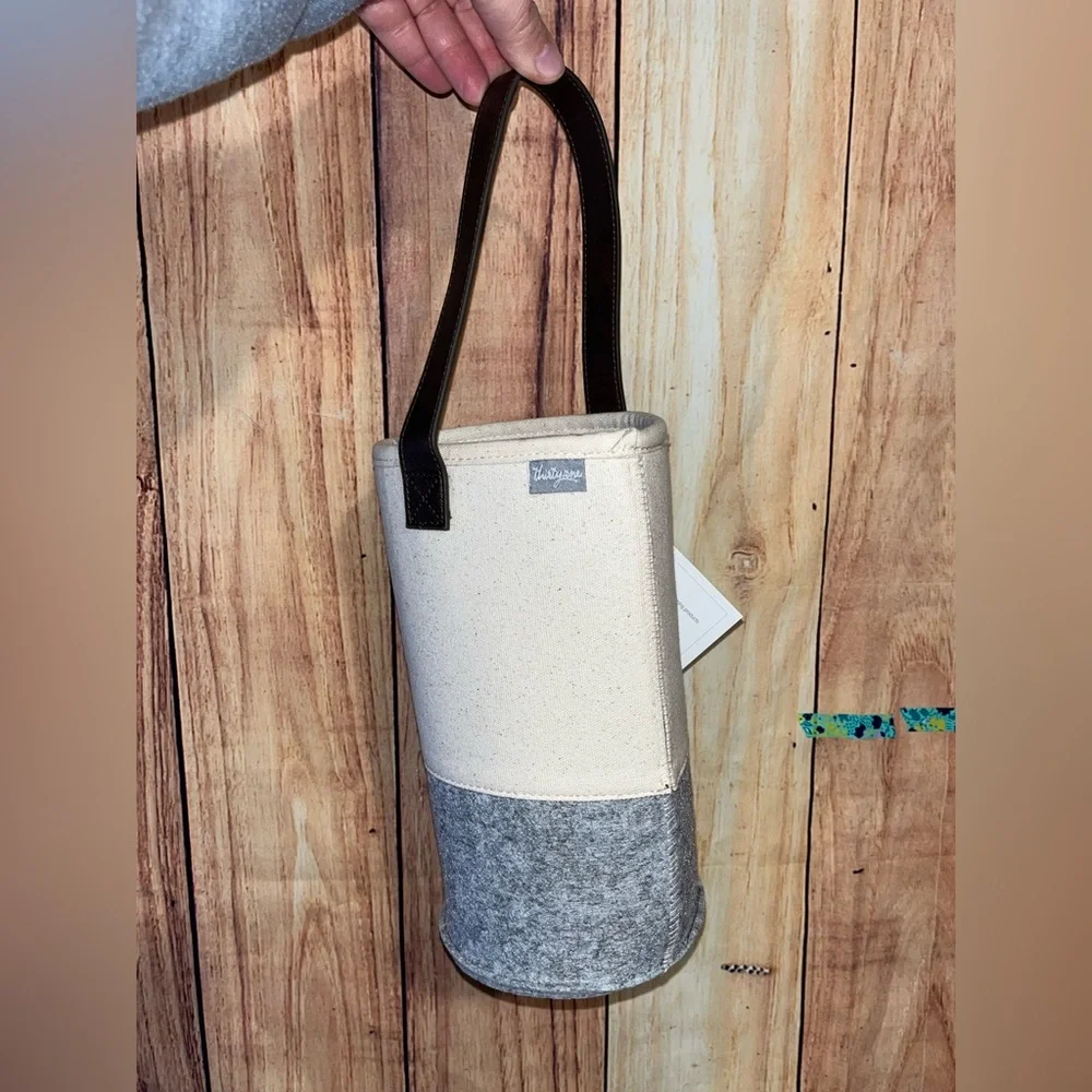 THIRTY-ONE 31 Felt Wine And Gift Bag Natural With Brushed Whisper Grey - NWT